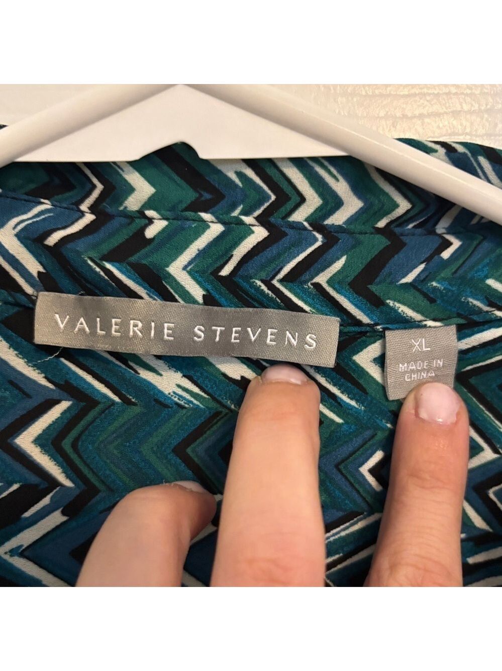 Valerie Stevens Blue Green Chevron Zigzag Button Down Blouse Shirt Long Sleeve - Picture 3 of 5